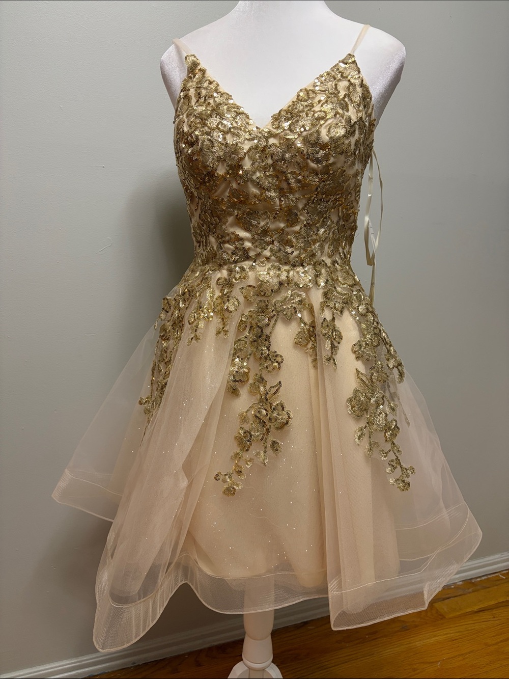 NWT Fiesta Fashion Gold‎ Metallic Lace Tulle Homecoming Prom Dress Size Small